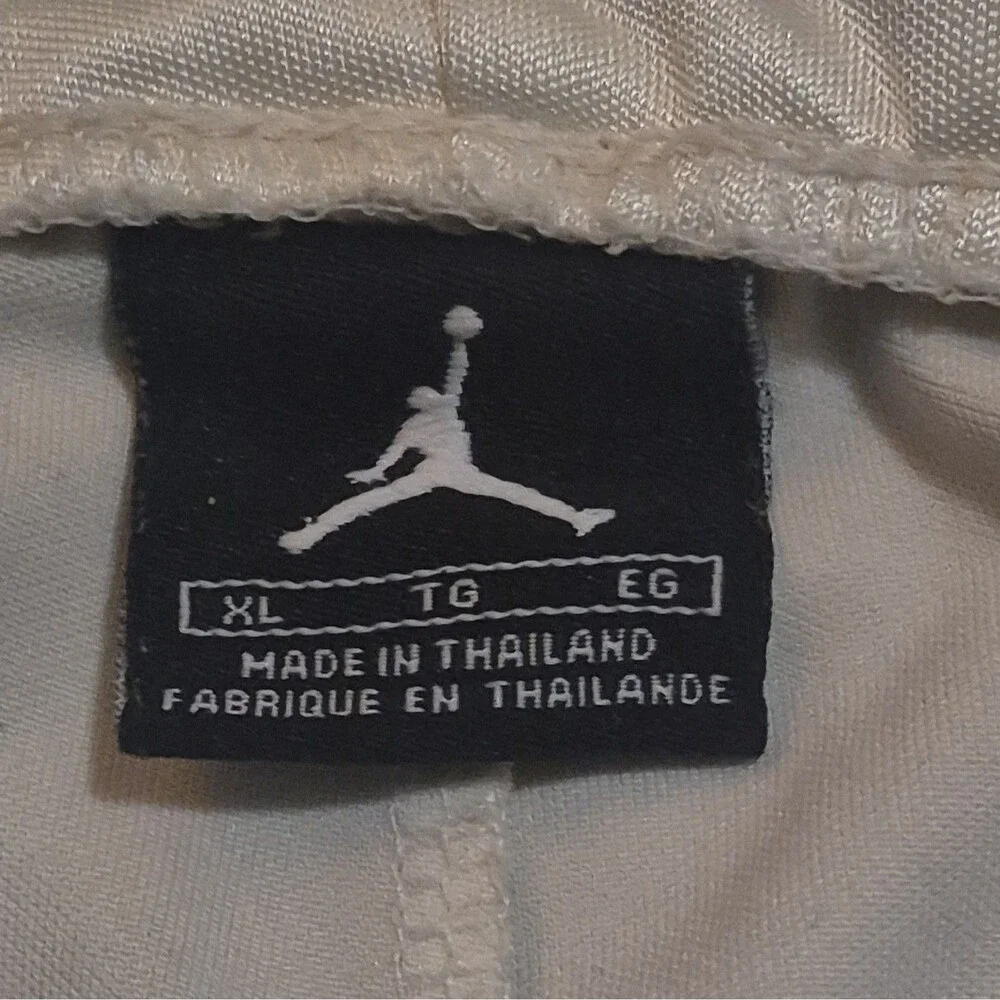 Jordan Basketball Shorts Men's Size XL White Black Athletic Mesh